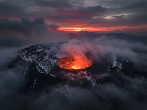 니라공고 산 (Mount Nyiragongo)
