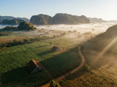 비냘레스 계곡 (Vinales Valley)