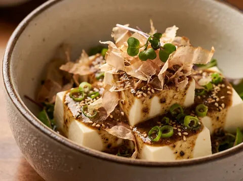 가츠오부시 향 가득한 참깨 두부 샐러드 (Katsuo Bushi Sesame Tofu Salad)
